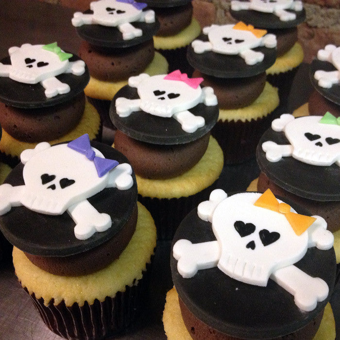 Girly Skull & Crossbone Cupcakes